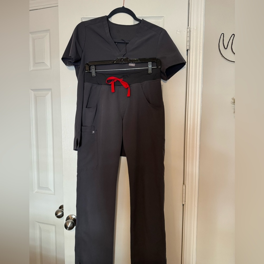 Figs charcoal scrub set. Size XS. 🩶